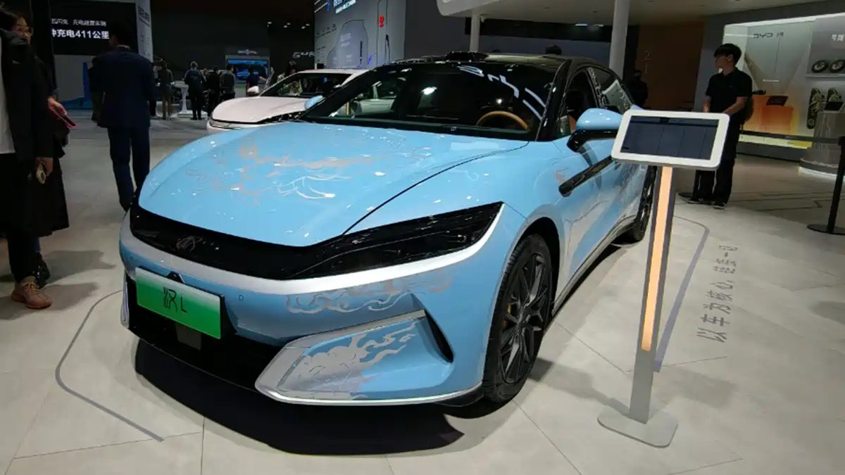 比亚迪汉L新车色亮相广州车展，限时19.48万起，并进行智能OTA