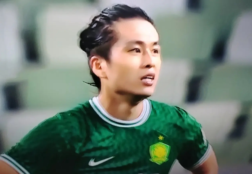 换谁是张玉宁也得闹情绪！
谁是张玉宁也得闹情绪，国足第一强力中锋在国内去哪个队不