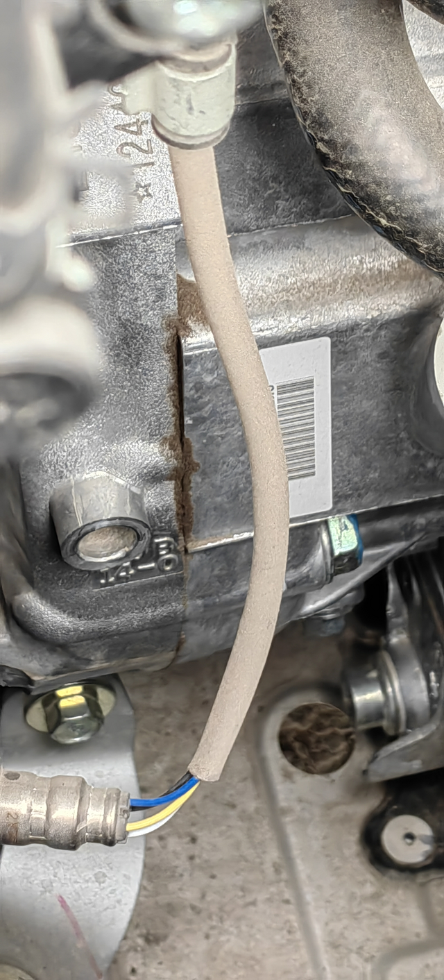 整一年的车
一年了，1w4千公里了 这特么怎么还渗油呢