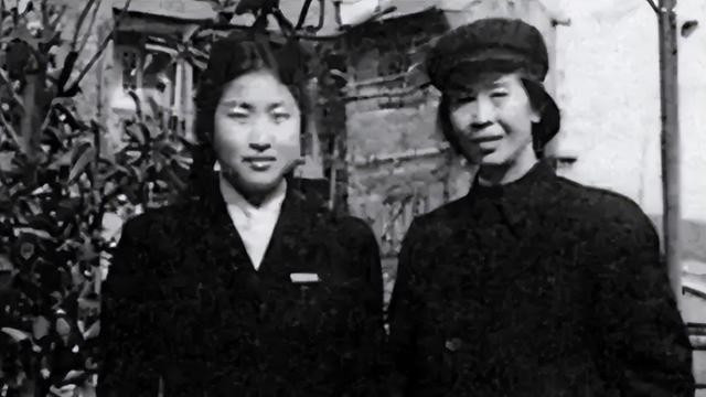 39年，贺子珍在苏联的留影，注意看她的穿着，比以前更漂亮了