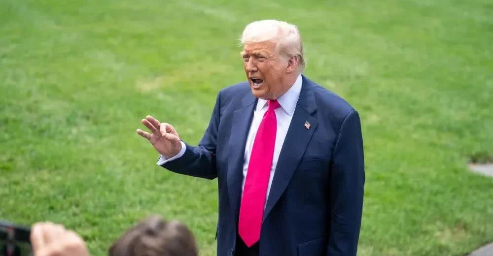 间隔一天时间，特朗普刚官宣的对俄罗斯策略又开始“摇摆”了，提出“三不”政策。
