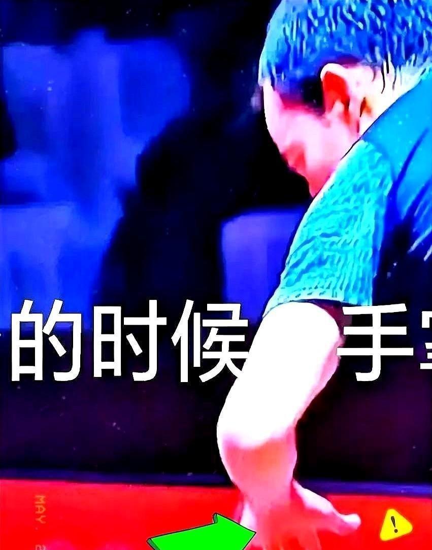 刚刷到雨果那个奇葩发球姿势的视频差点笑喷！最后一局关键时刻他整个身子跟通了电似的