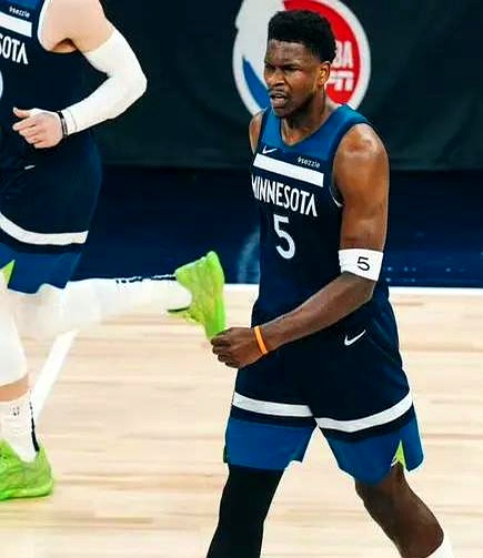 如今的NBA收视率越
西决又花了！
怪不得，如今的NBA收视率越来越低！

