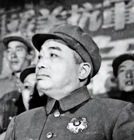 彭老总率军抗美援朝，毛主席和中央为什么没给彭老总配政委？我想大概有以下几个原因。