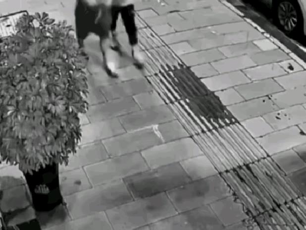 有些人天生的坏，无事生非，报应不爽。
