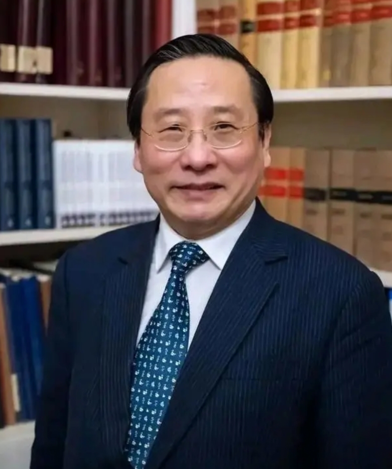 高志凯曾当过4年邓小平的英文翻译，现在是全球智库副主任，他身上从来不缺与邓公接触