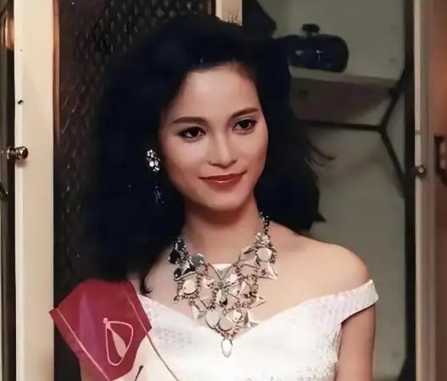 1999年，吴京向樊亦敏求婚，樊亦敏说：3年内，给我500万，我就答应嫁你！吴京