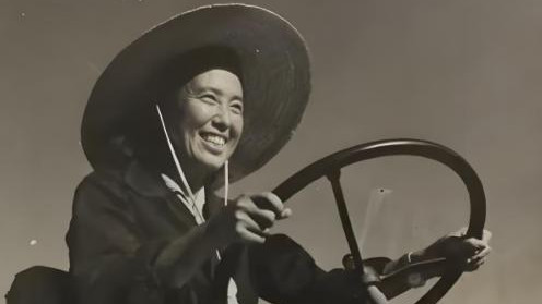 1959年人民大会堂竣工，毛主席看到天花板后愣了神：这是谁的主意