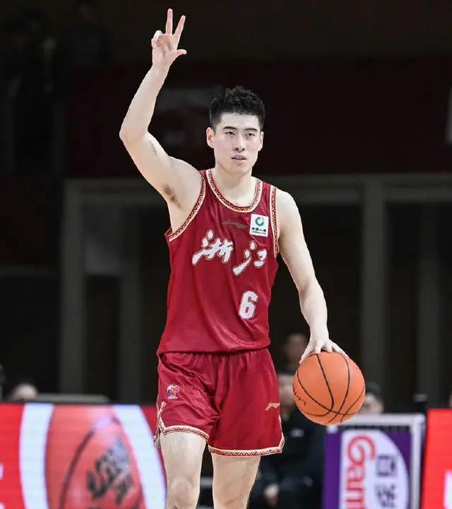 2400万的顶薪续约，这是要打造后吴前时代吗？
浙江稠州这支球队，从建立那天起，