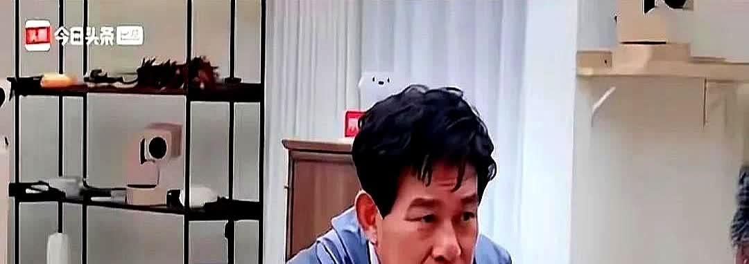 最近看到辛柏青的采访真是破防了，他说自从妻子走后家里保姆偷偷跟我们讲他现在连沙发