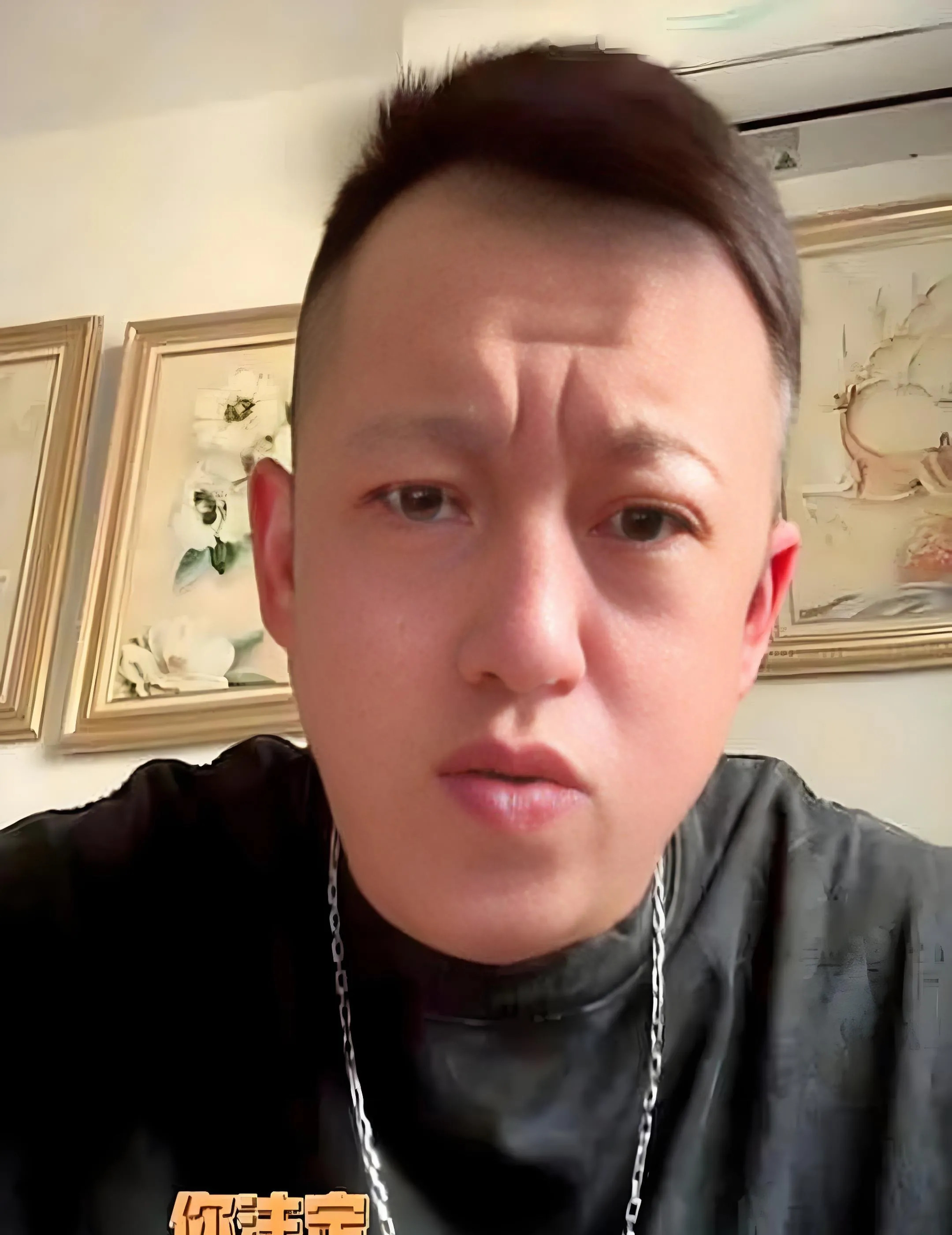 侯耀华力挺杨小五摆枝











这事儿闹得沸沸扬扬，侯耀华公开表示力