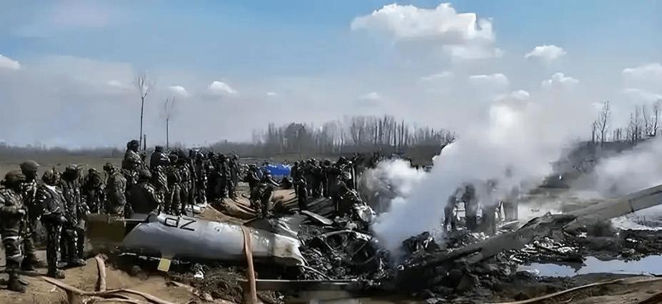 俄乌战争印证的一个事实。那就是俄罗斯国家武装力量，跟美西方的军队相比，根本不在一