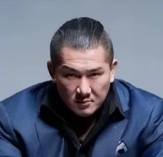 网上一边倒的骂黄智贤而力挺台湾网红“馆长”，网红的粉丝大显成效了。黄智贤是为祖国