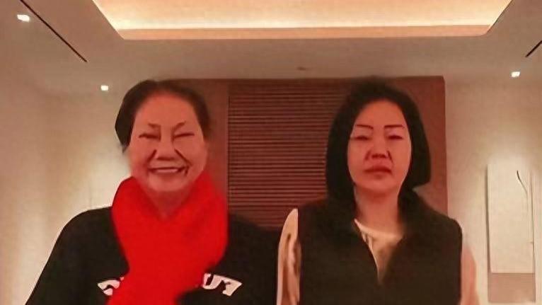 小S日本箱根泡温泉画面曝光，大姐徐熙娴也在，网友晒过程细节