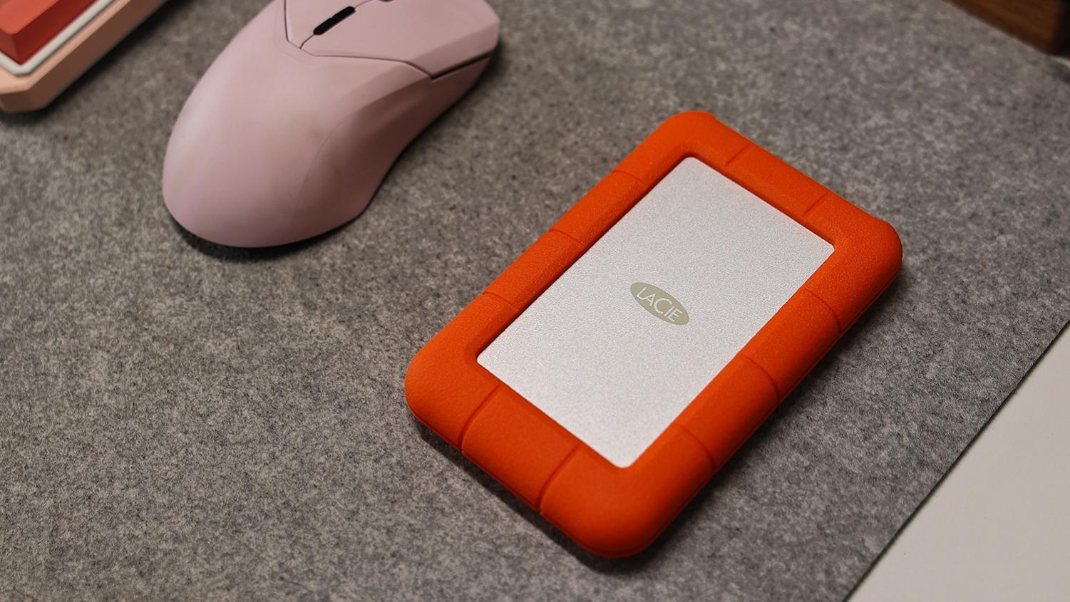 别让数据成为遗憾！LaCie雷孜三防移动硬盘，摔了10次竟毫发无伤