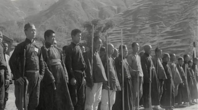 1944年，浙江土匪头目王鼎山，派出2名女土匪来到浙东抗日根据地，竟然希望新四军