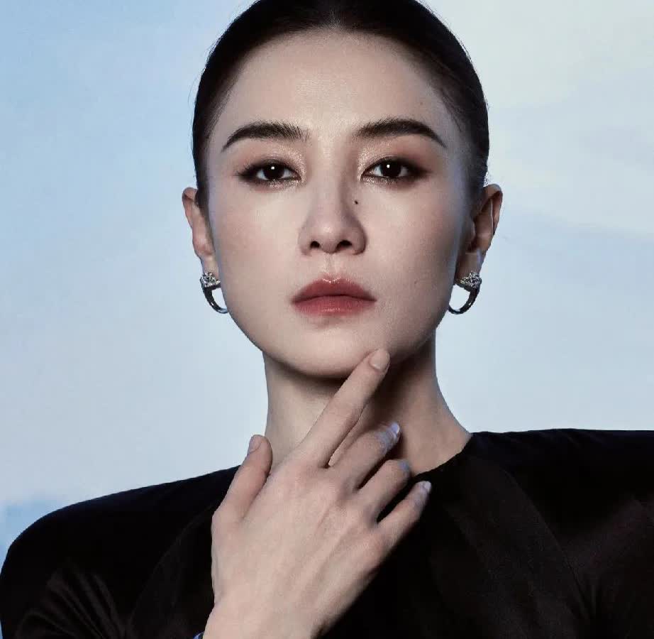 我怎么也没想到，
第30届白玉兰最佳女主竟然是宋佳！

毕竟按照白玉兰以往