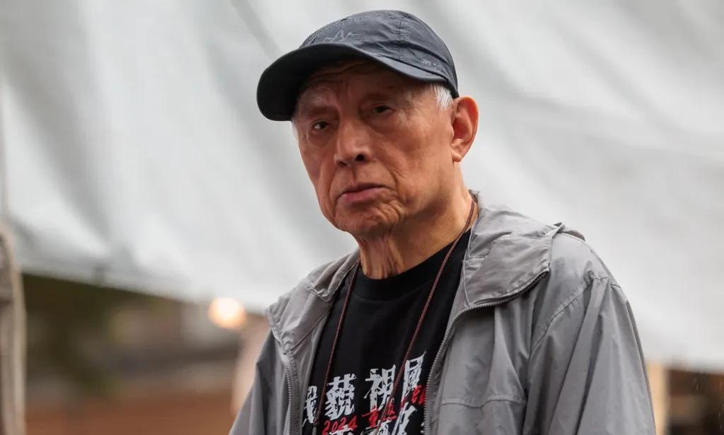 这老不死的曹贼又把吐出来的口水舔回去了，他昨天承认他说过，要是徐巧芯没被罢掉，他