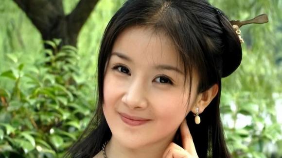 孙菲菲自曝已离婚，曾为挽救婚姻做过亲子鉴定，如今无需维持表象