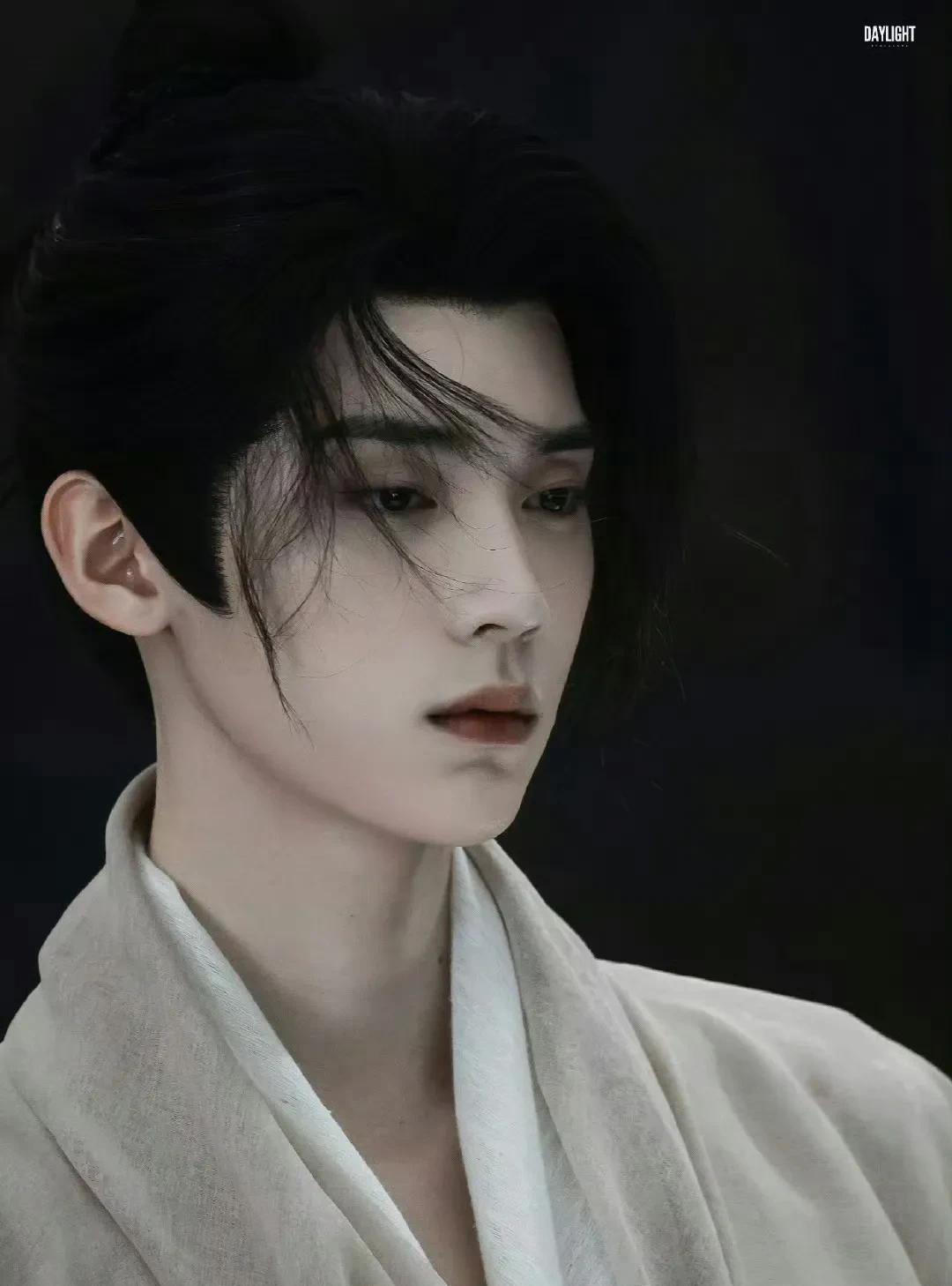 网传宋祖儿和周翊然将出演电视剧《表妹万福》，这就让人非常迷惑了，没记错的话，宋祖
