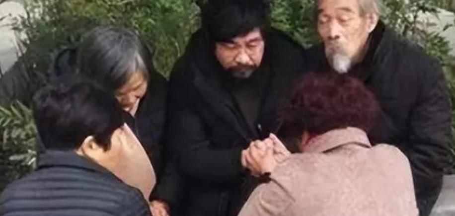 说起来也是惨，这事儿发生在浙江瑞安。小叶这孩子跟同学小艺闹了点小别扭，不小心把小