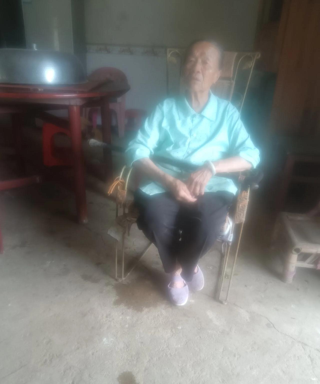 拜神有用吗？不知道。
求佛有用吗？不知道。
捐款行善积德有用吗？有。
对家中年老