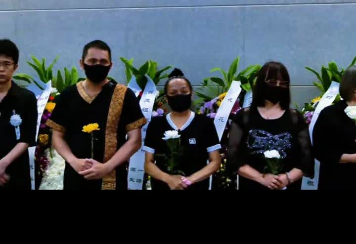 仔细看千百惠举办的葬礼，其实需要高陆湾辛苦的地方，好像没有呢。很多人觉得高陆湾才