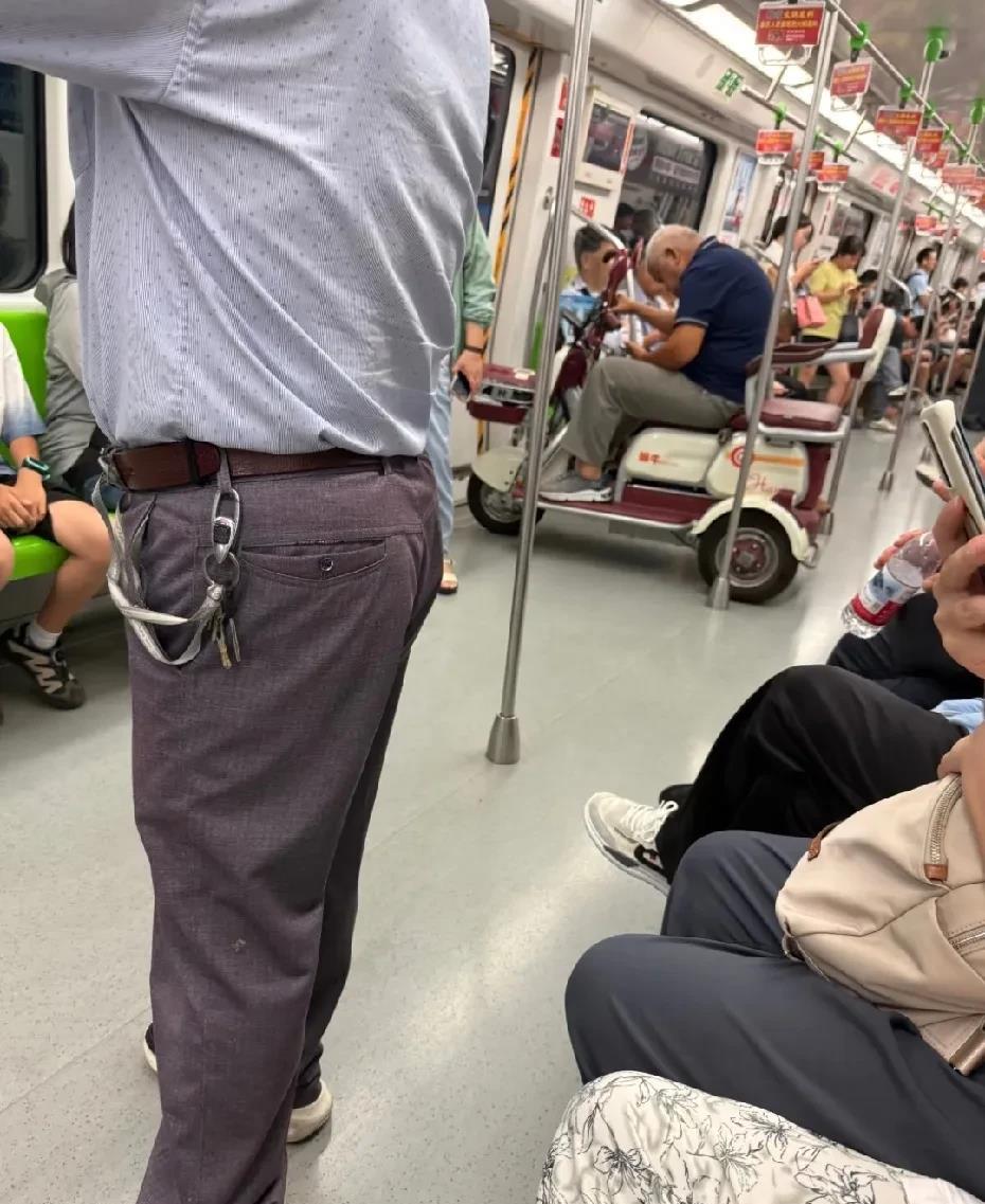 不好意思，请问一下，这个是怎么上地铁的？