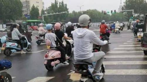 安全骑行，从头开始丨电动自行车头盔选择与佩戴指南请收好！