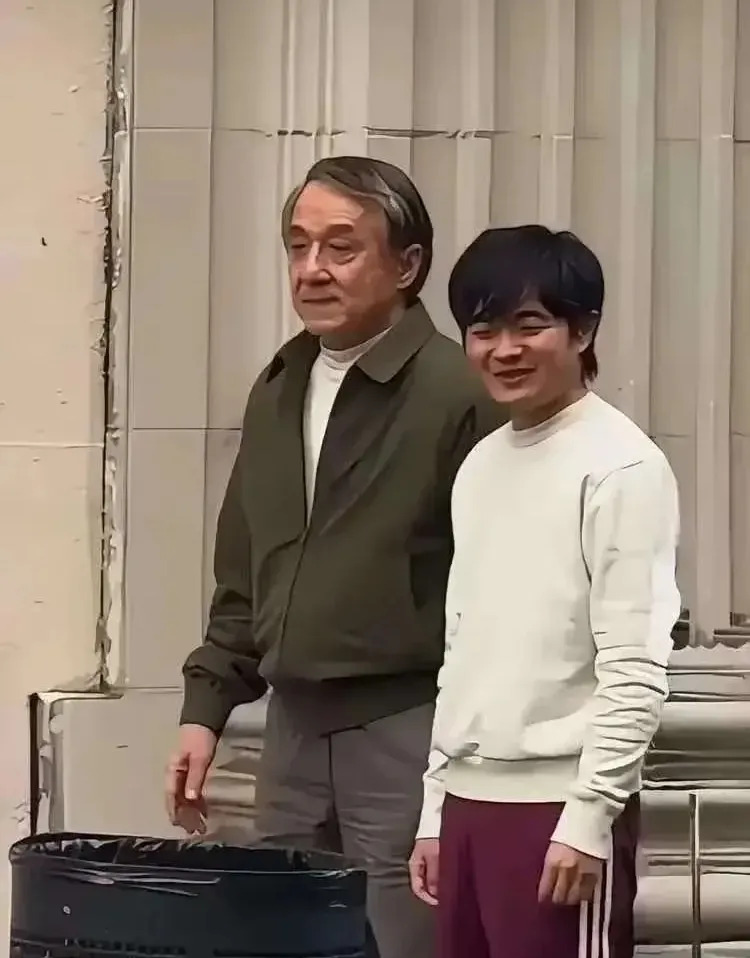成龙大哥老了











不敢相信，曾经叱咤风云的功夫巨星成龙，现在竟