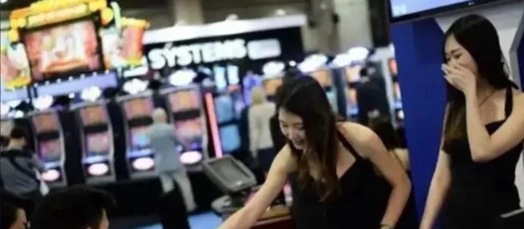 在澳门赌场，存在着一条不成文的禁忌：你在里面赌钱、肆意挥霍，甚至找公关，都不会有