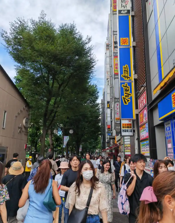 日本人终于发现了，新一代的年轻人的素质，和老一辈日本人已经完全不同了