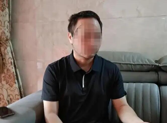 9岁围棋神童小鑫为何从10楼坠亡?父亲首度发声揭开谜团。
9岁围棋神童小鑫的悲剧