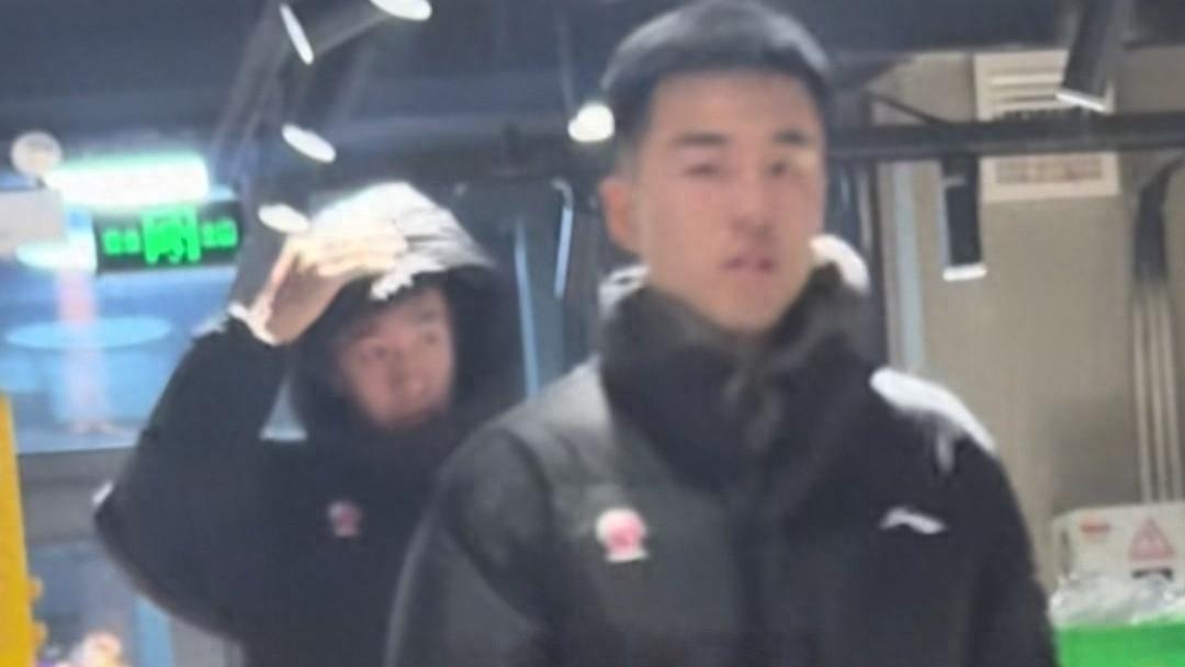 张皓嘉请广东吃晚饭，徐杰们很高兴，杜锋演讲号召赢辽粤大战