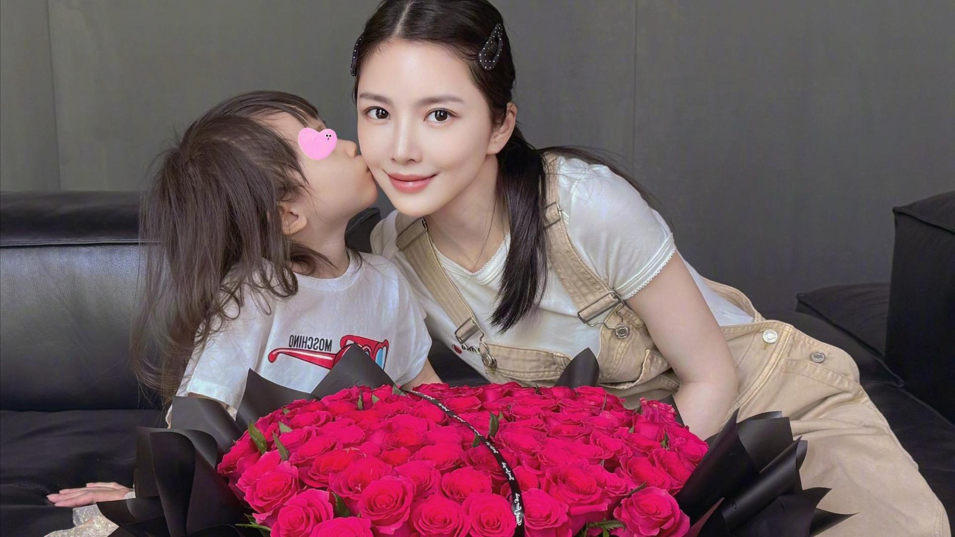 男星杜淳的老婆原来这么美，颜值不输圈内的女明星，网友：杜淳赚到了
