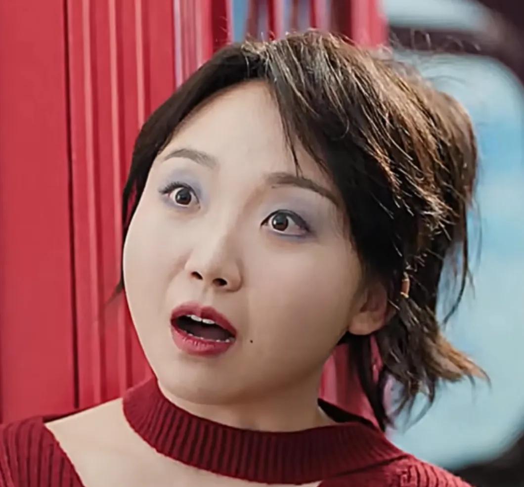 《六姊妹》，看了辣目洋子饰演的老六，我只想用“基因突变”来形容，小时候的角色那么