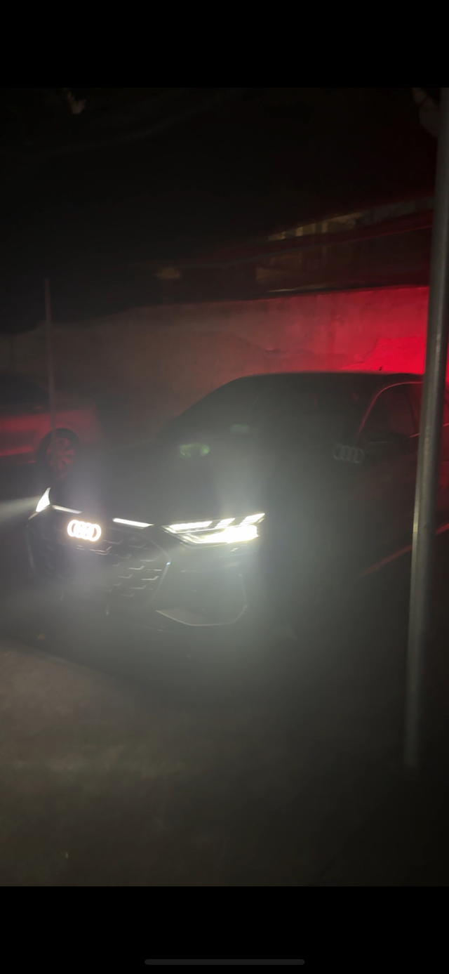 提车首次擦破漆
谁说奥迪不配拥有爱情的，那是你没有开上发光的奥迪