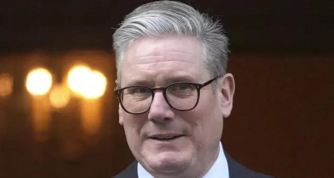 英国最新表态：不会轻易向乌克兰派兵。
英国首相基尔·斯塔默表示，英国不会在没有美