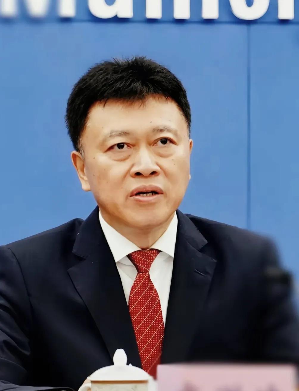 爆火的荣昌，给全国打了六个样∶
城市公共区域停车免费、交警以引导为主不贴罚单，社