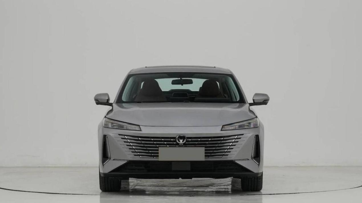 养一台长安逸动一年需要多少钱？月薪5000能否养得起？