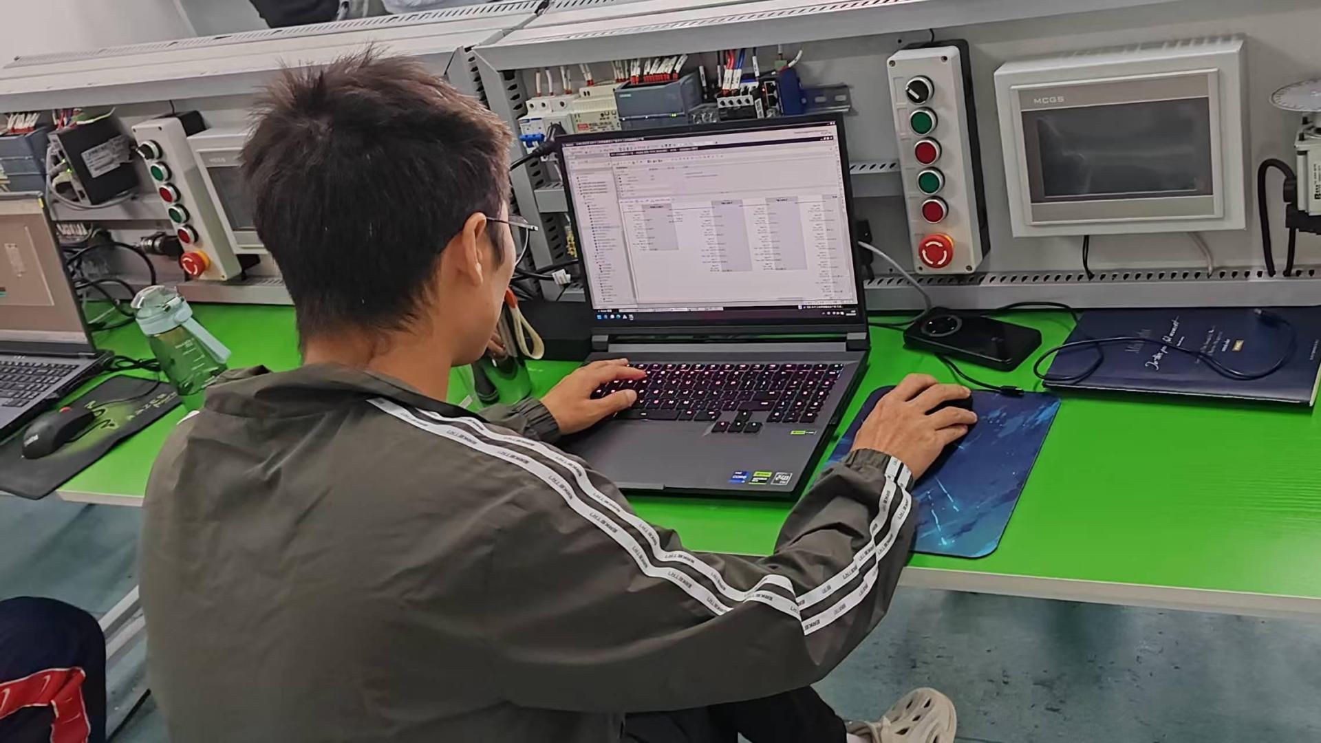 从培训到就业：武汉这些电气自动化PLC培训机构的学员倍受企业欢迎！