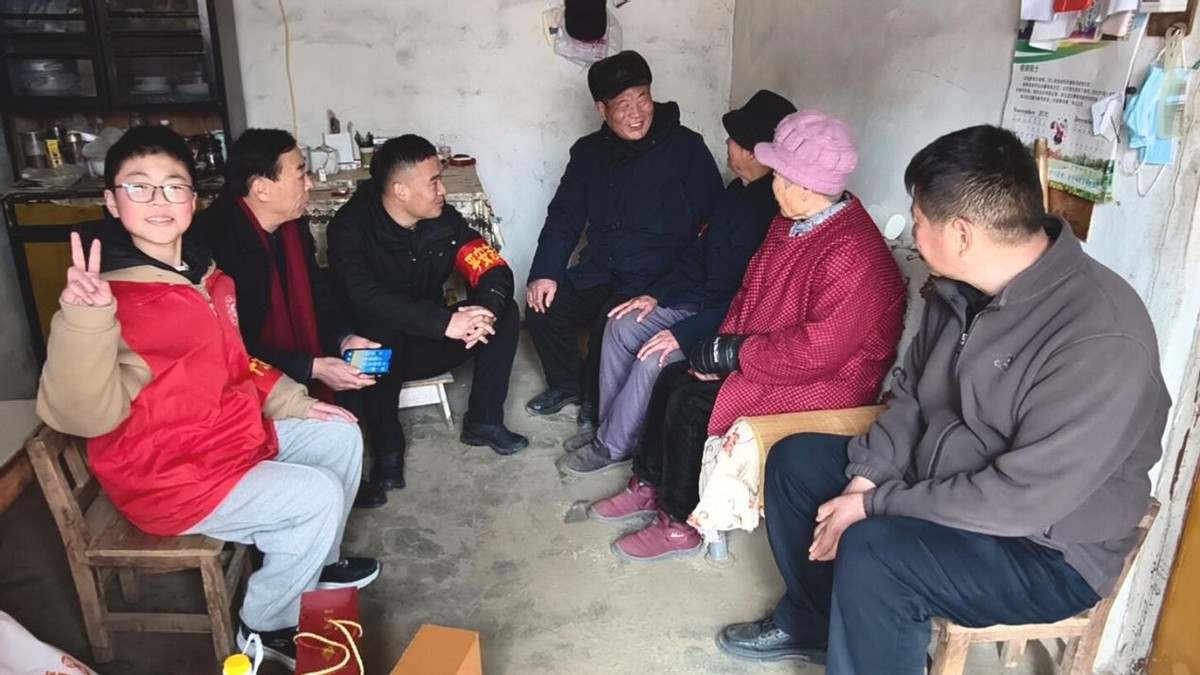 新春送暖慰功臣——记徐州优秀平安志愿者刘富鑫拥军敬老善行