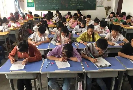 陪读多年，我发现一条规律：

高中的学霸，初中肯定也是学霸；初中的学霸，小学亦是