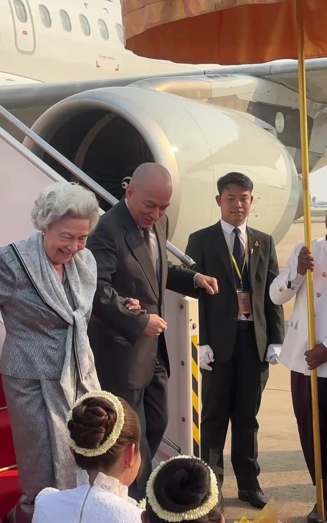 如今柬埔寨的街头，中国援建的项目早已融入当地人的日常生活。
在金边，中柬合作建设