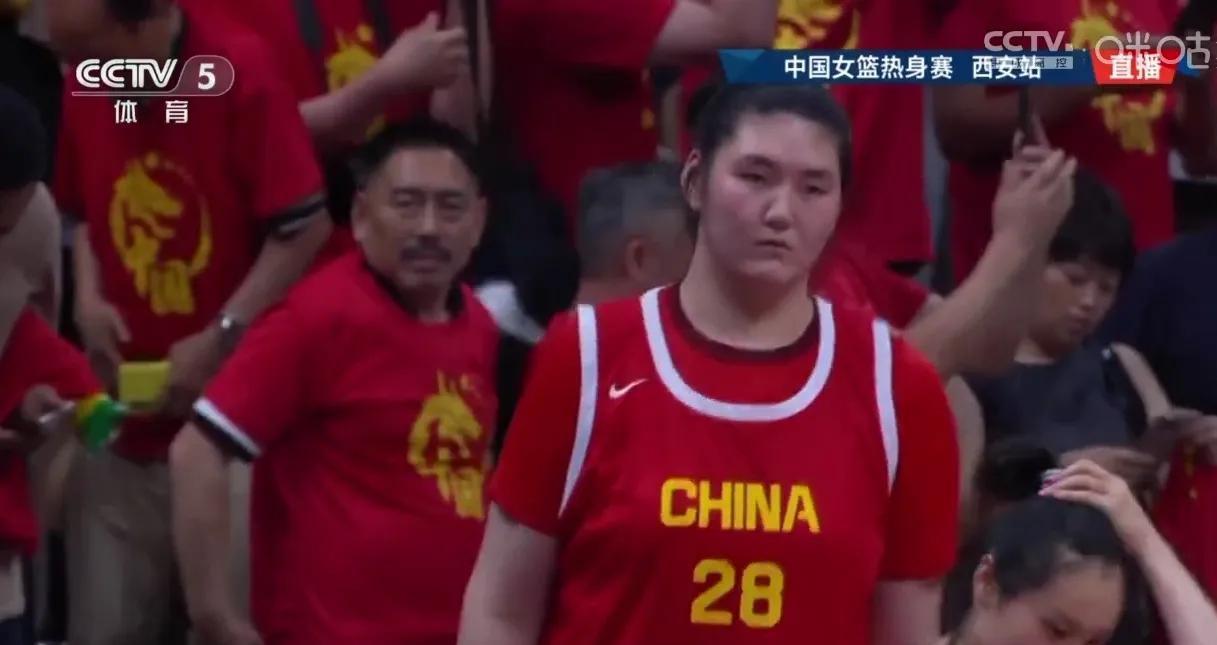 中国女篮三连胜，
大大提升士气！
日本女篮虽然没有身高优势，
但三分厉害，
三分