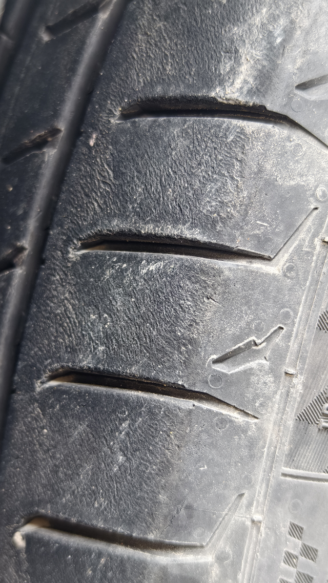 轮胎几年一换呀？
我这个 3 年多了，需要更换么这样？没有补过胎，轮胎寿命多久