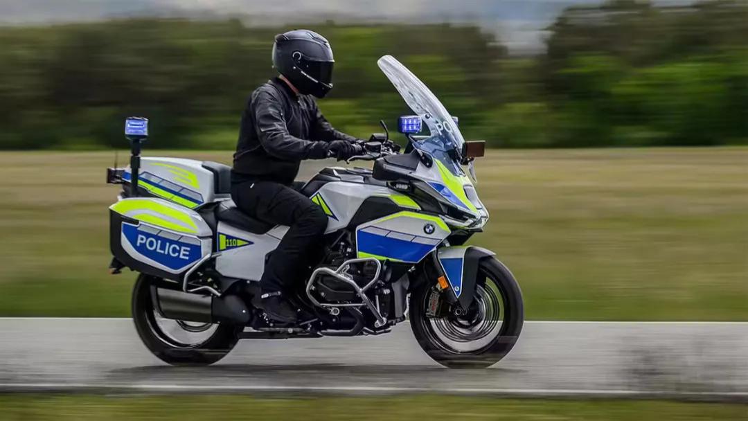宝马R1300 RT-P警用摩托车！极速超230，标配蓝光警报+罚单套餐