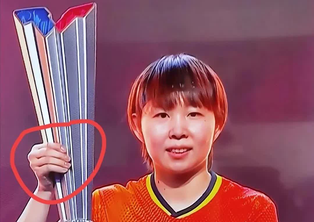 大家发现没？

朱雨玲感觉不对劲，

能夺冠我不意外，毕竟之前是国乒主力
