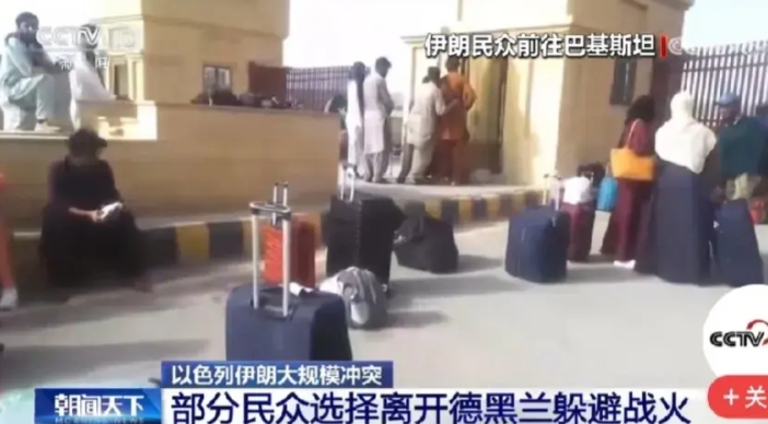 从官方渠道的报道来看，伊朗人民大多是，在战争来临时表现害怕躲避，要么逃离，甚至逃