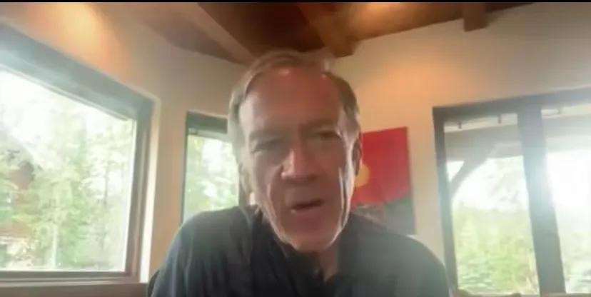 蓬佩奥作为美国的原国务卿，失去了职位之后整个人的确憔悴了不少，看上去非常感到偏瘦